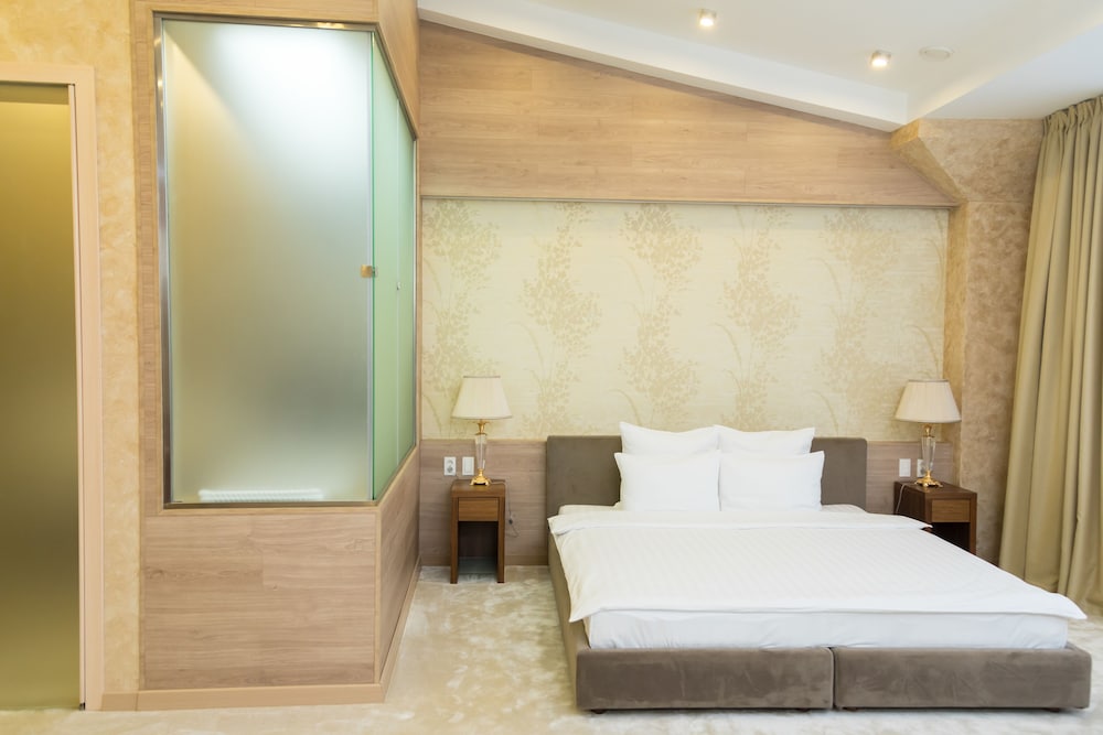 Standard Double Room, 1 King Bed photo 1