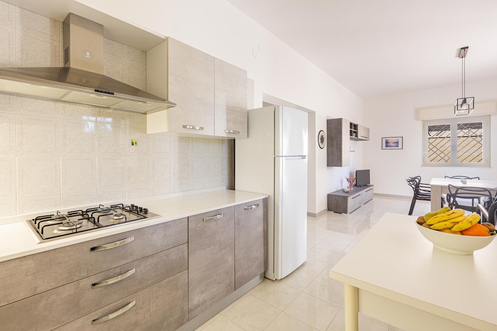 Villa photo 2