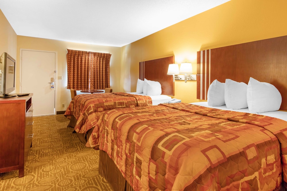 Standard Room, 2 Double Beds, Non Smoking - Photo 3