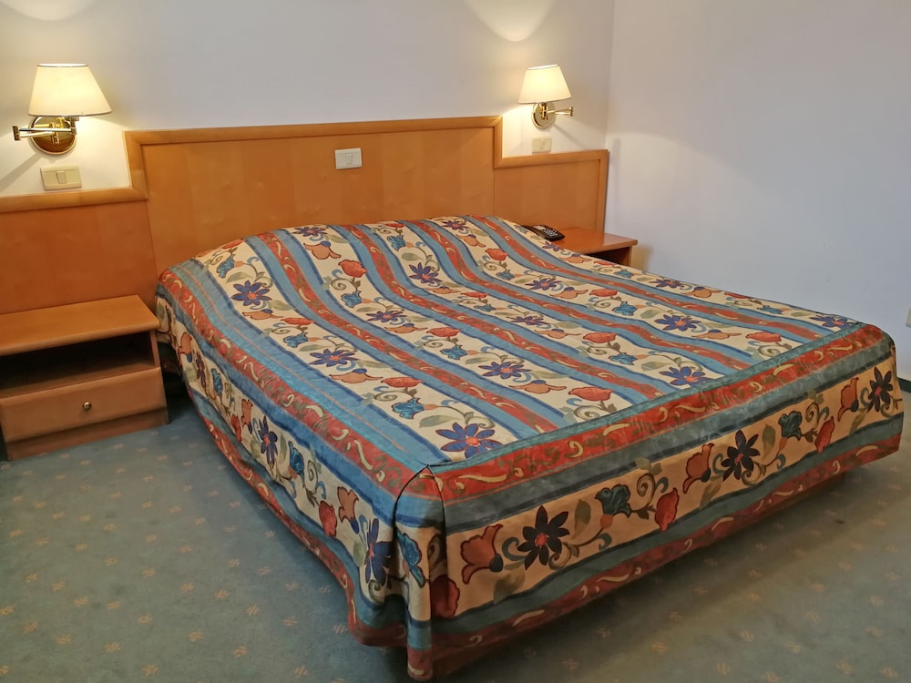 Standard Room (plus 1/2) photo 1