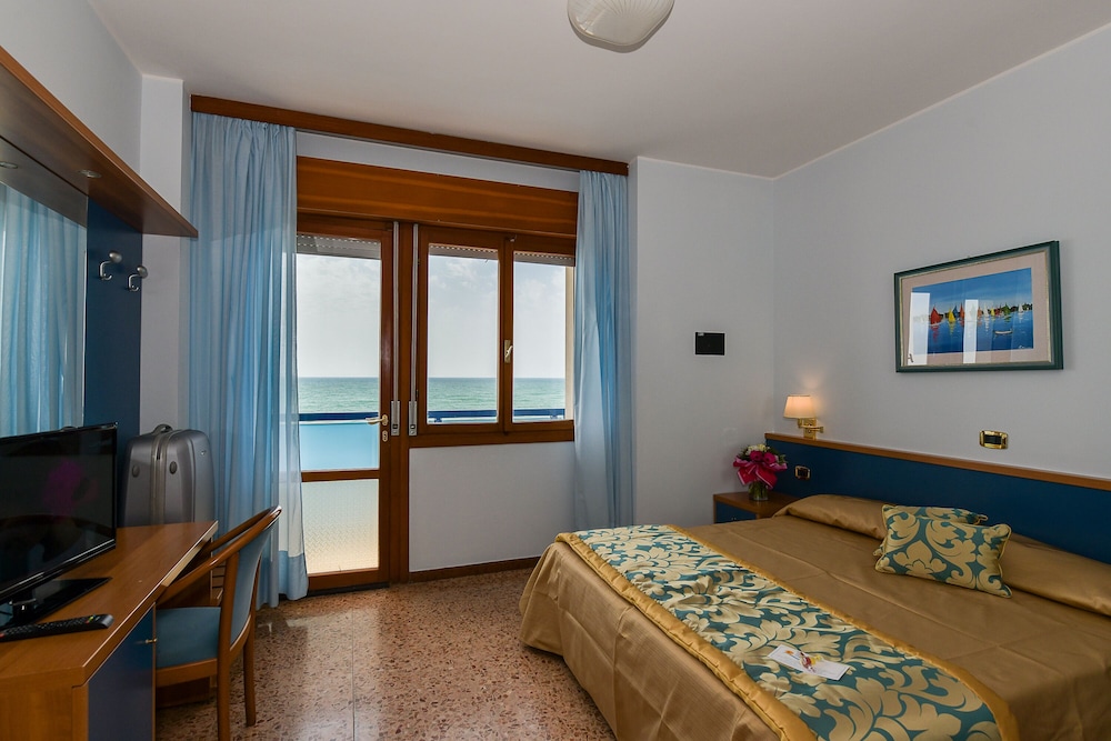 Double or Twin Room, Sea View