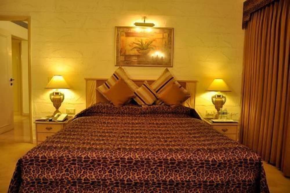 Deluxe Suite - Photo 1