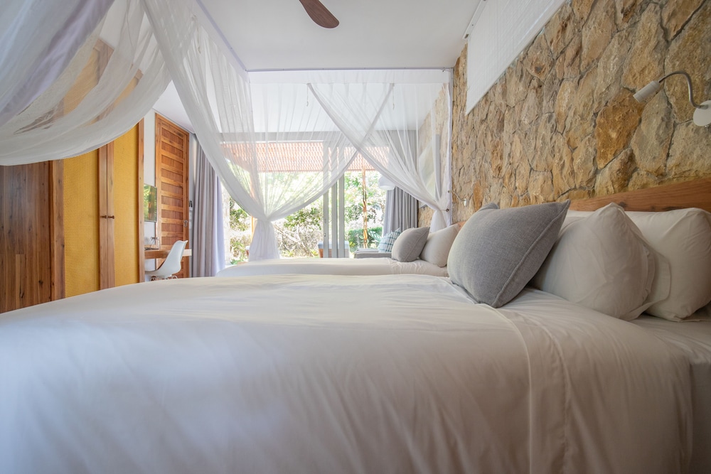 Suite, Accessible, Garden Area