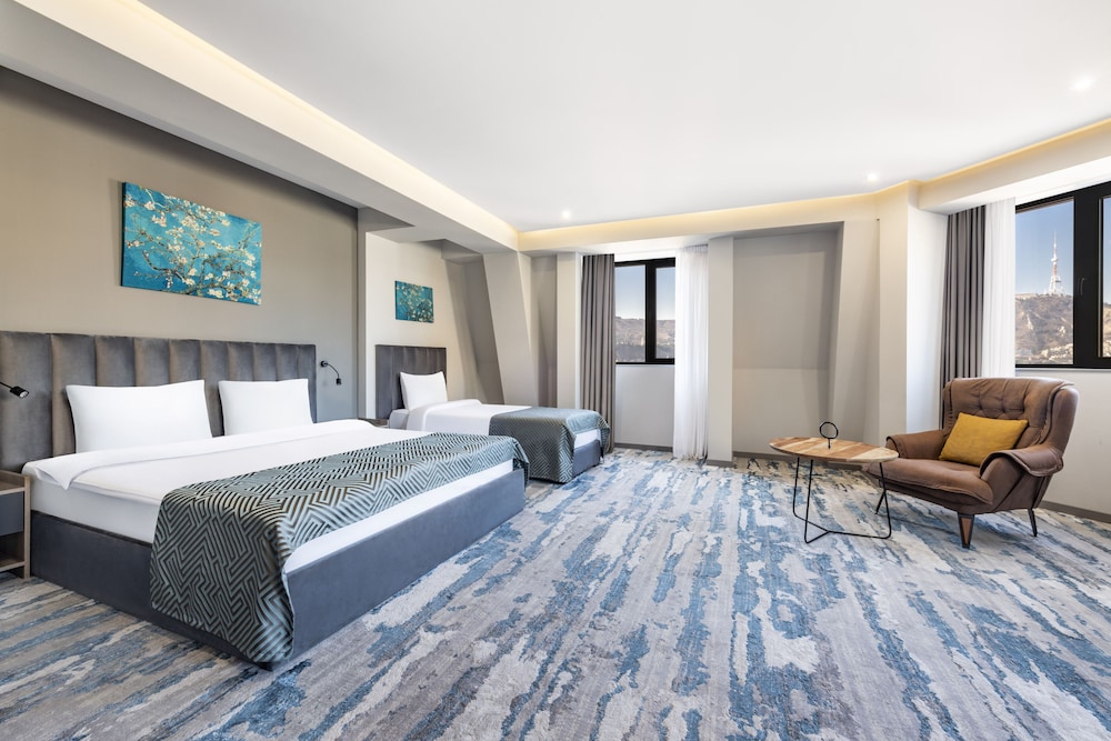 Economy Triple Room - Photo 3