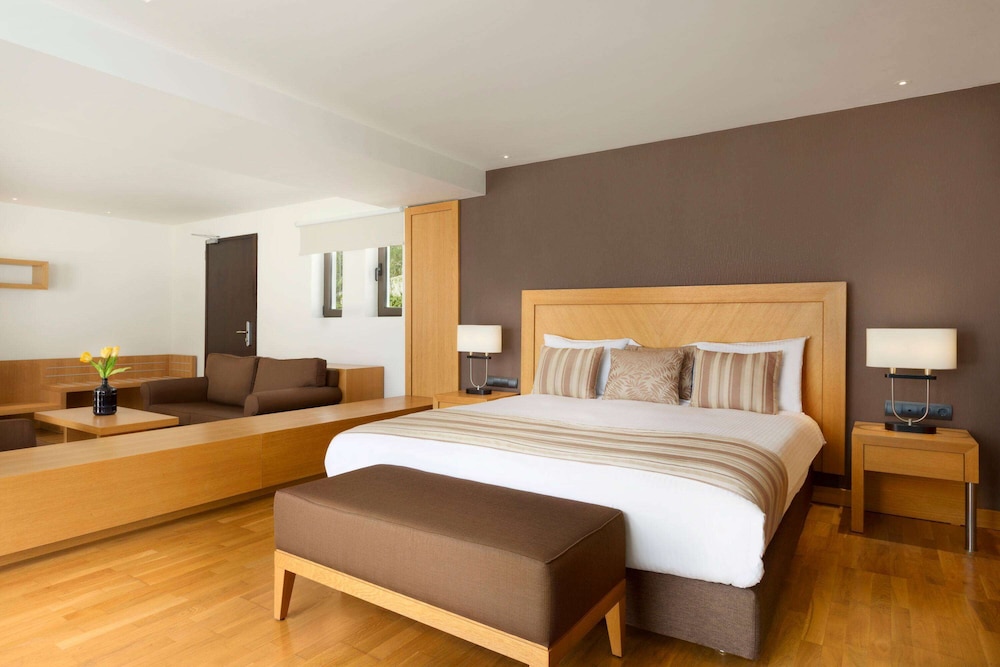 Deluxe Suite, 1 King Bed, Garden View (Junior,Private Pool)