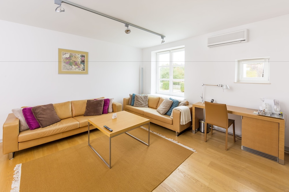 Apartment photo 2