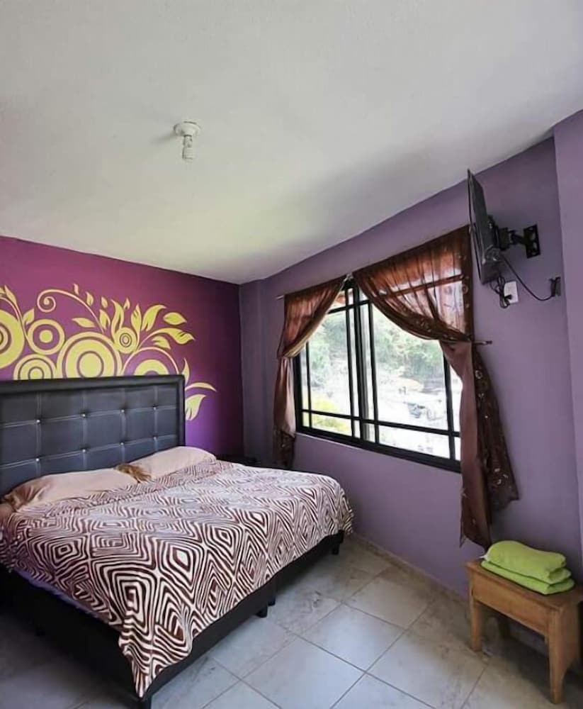 Basic Room, 1 King Bed, Ensuite