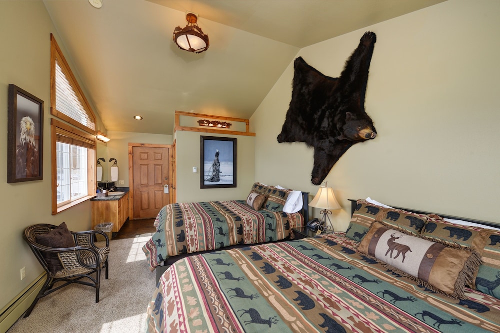 Classic Double Room, 2 Queen Beds, Marina View, Oceanfront photo 1