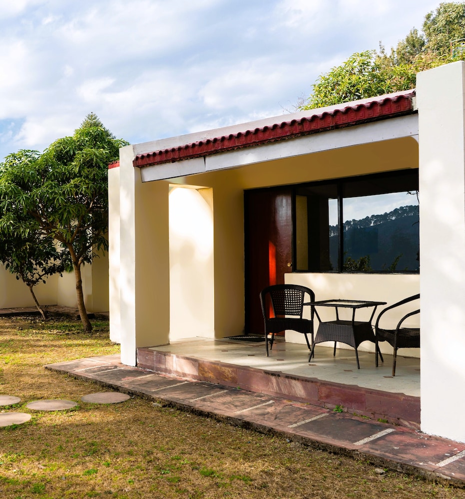 Two Bedroom Cottage with Private Garden - Photo 3