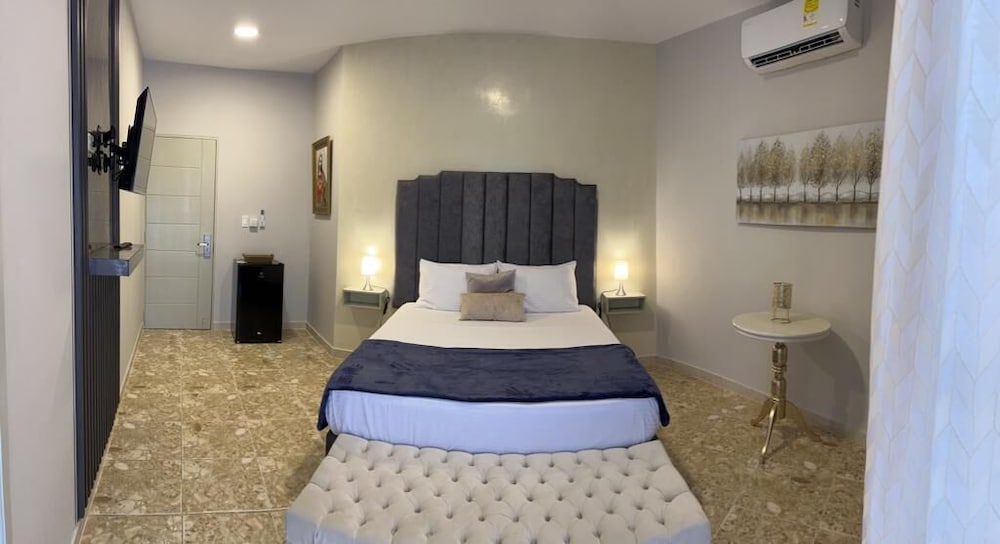 Deluxe Room, Balcony, Pool View photo 1