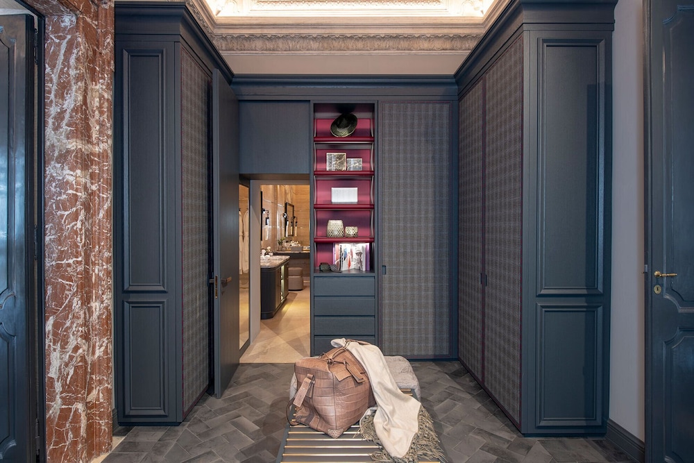 Premium Condo, Annex Building thumbnail 6