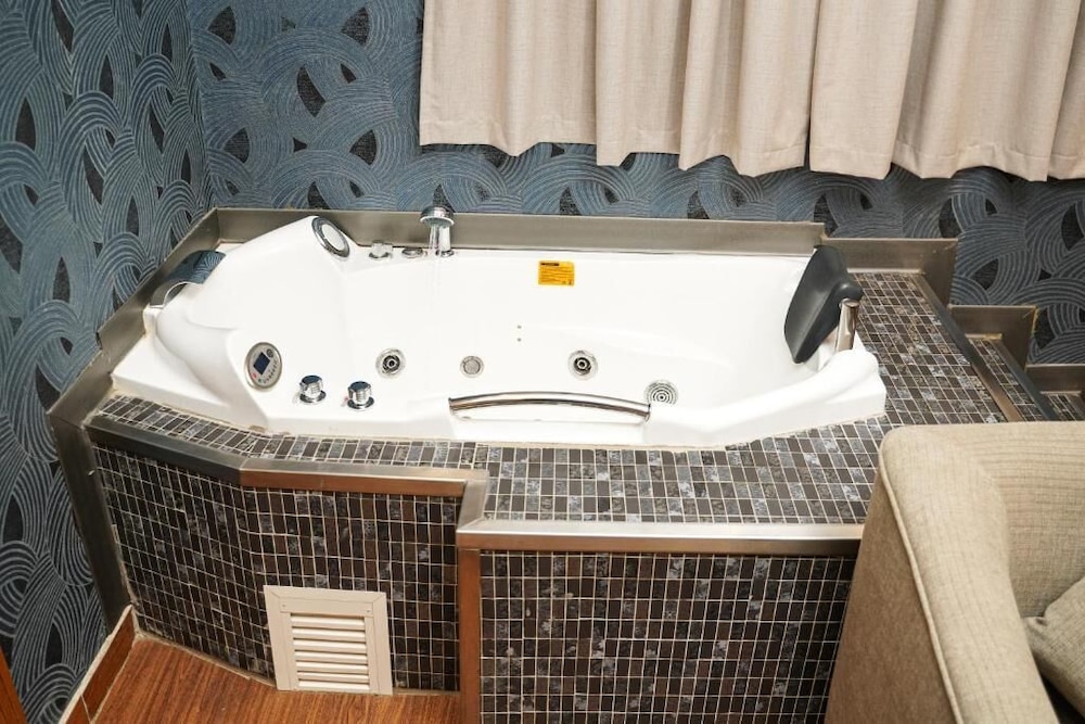 Suite - Photo 7