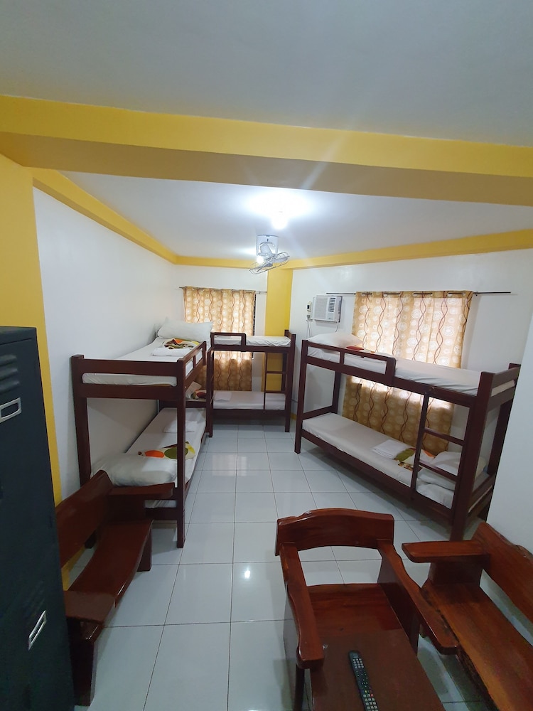 Shared Dormitory, Private Bathroom, Poolside (6 persons) photo 3