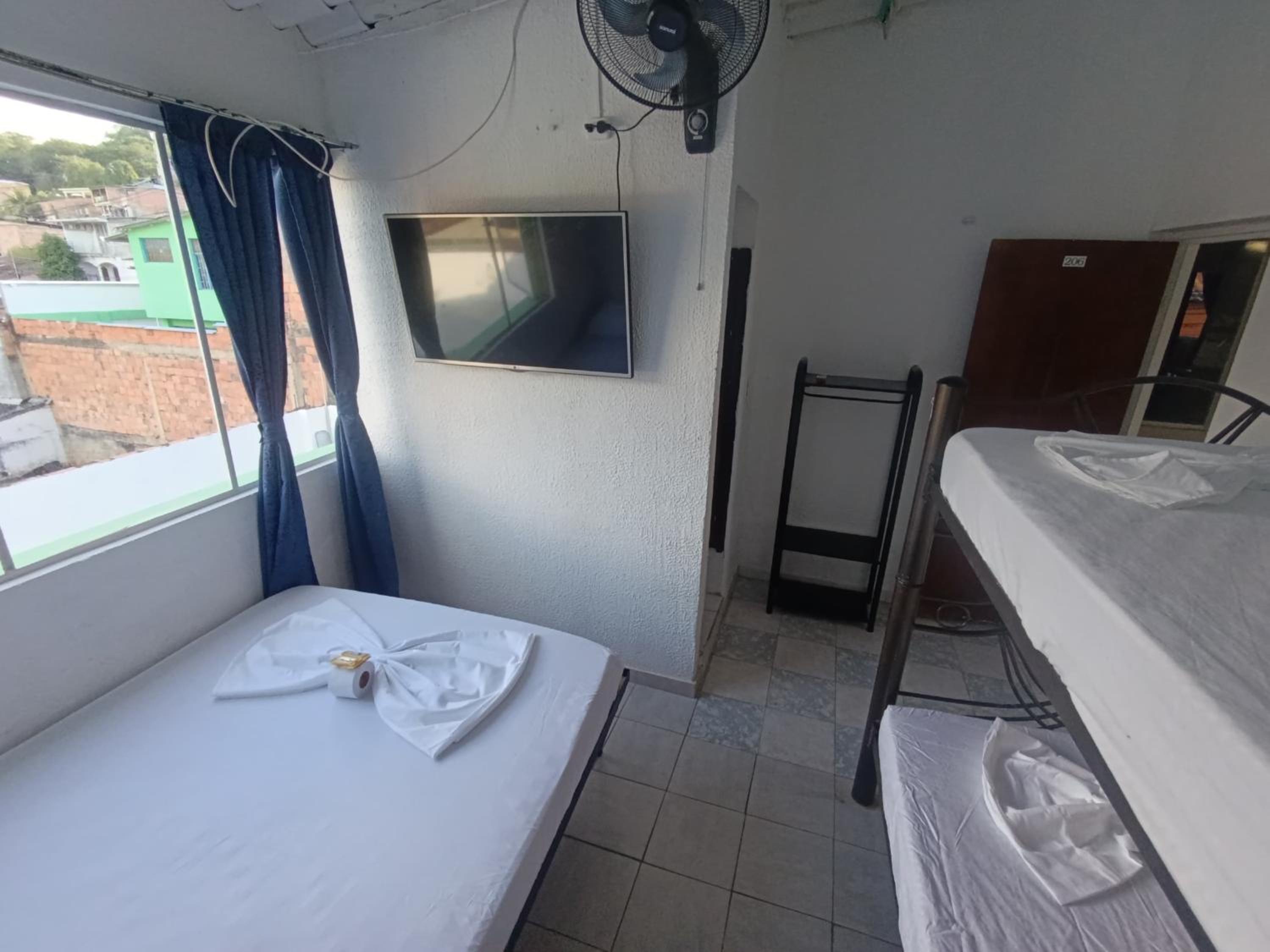 Quadruple Room with Private Bathroom photo 3