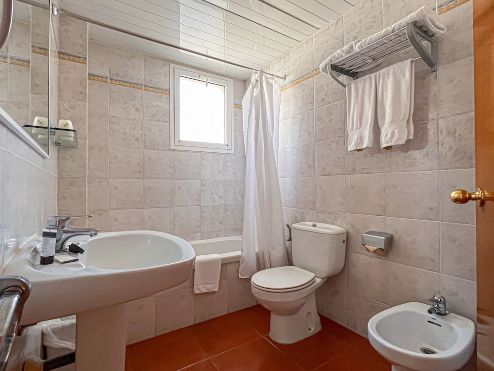 Standard Double Room, Balcony - Photo 4