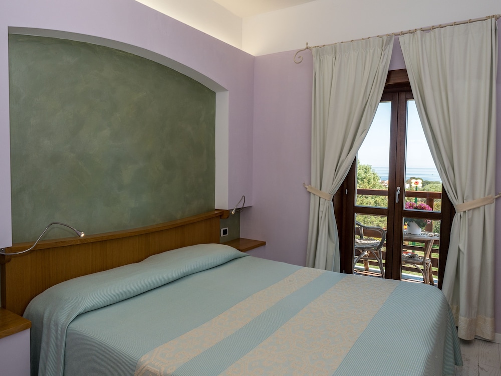 Standard Double or Twin Room, Sea View - Photo 3