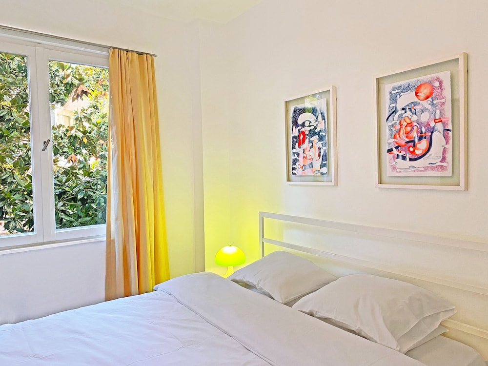 City Room photo 1
