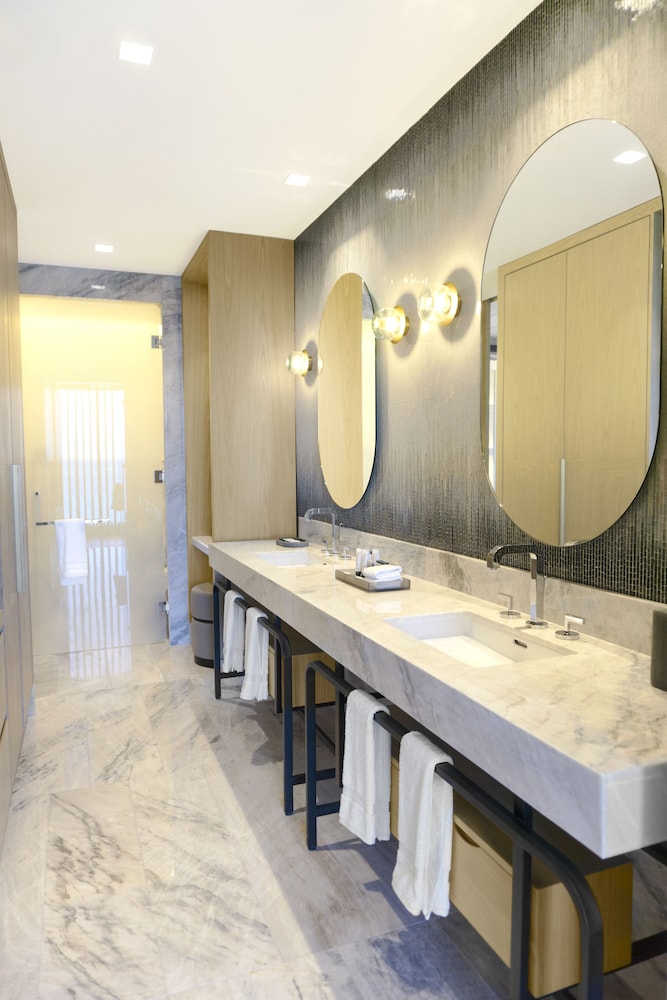 Room, 1 King Bed,  (swim Up)