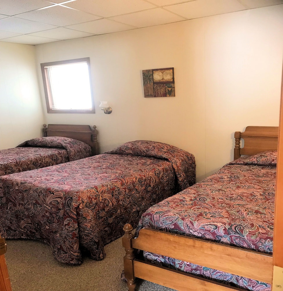Cabin 10, Lakefront photo 2