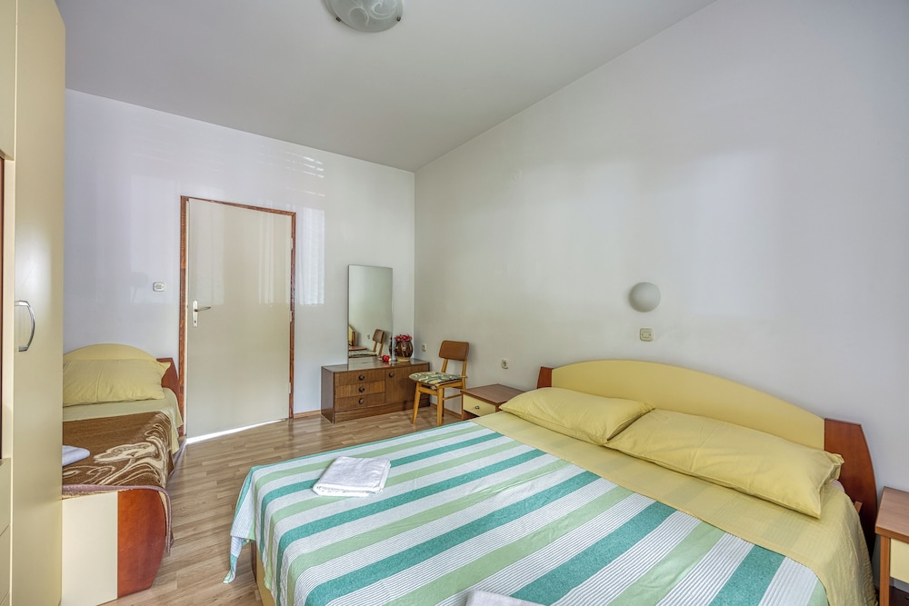 Family Apartment, Multiple Bedrooms (Apartment Basic 2)
