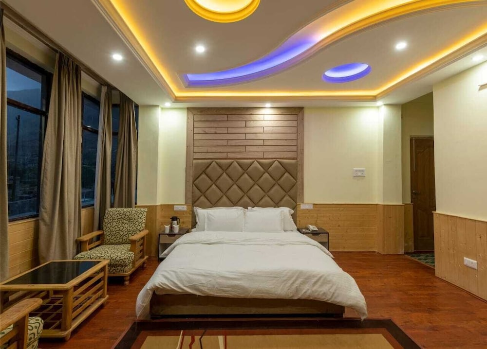Executive Room - Photo 13