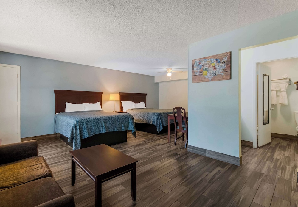 Suite, Multiple Beds, Non Smoking - Photo 1