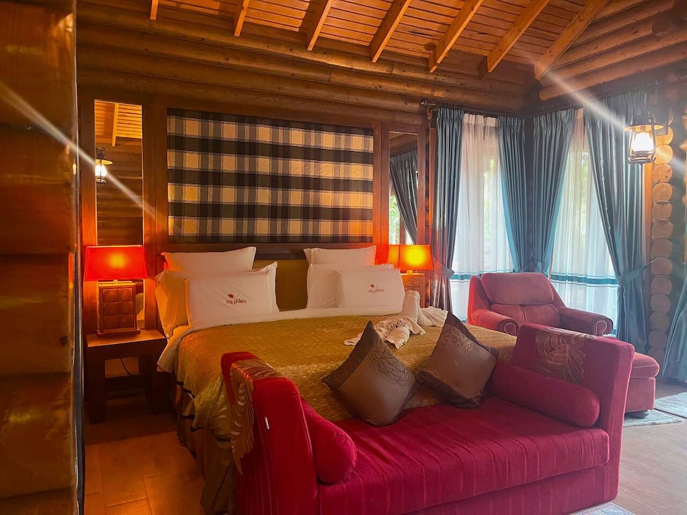 Honeymoon Suite