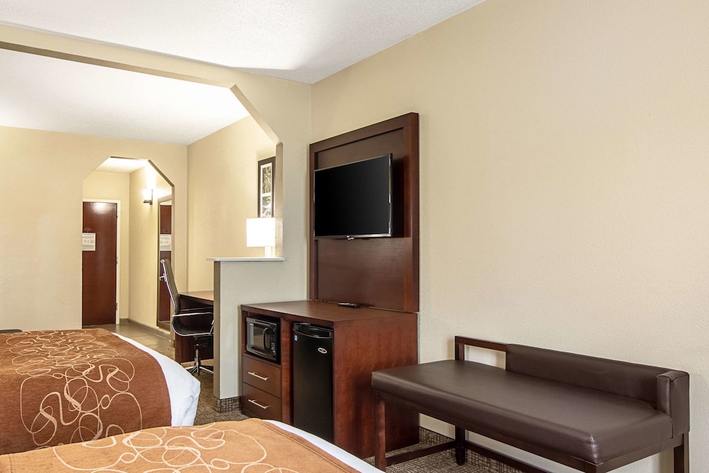 Suite, Multiple Beds, Non Smoking - Photo 5