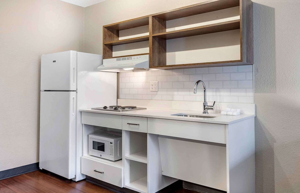 Suite, 1 King Bed, Accessible, Non Smoking (1 Bedroom) - Photo 4