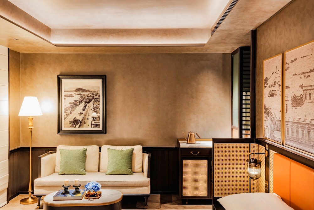 Luxury Room, 1 King Bed, City View photo 2