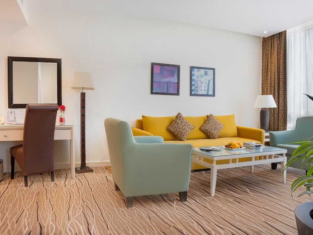 Executive Suite King Room - Photo 2