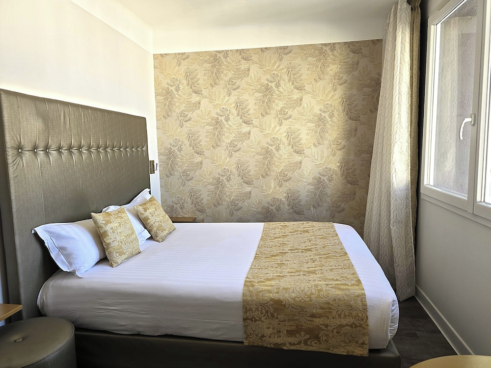 Standard Double Room photo 3