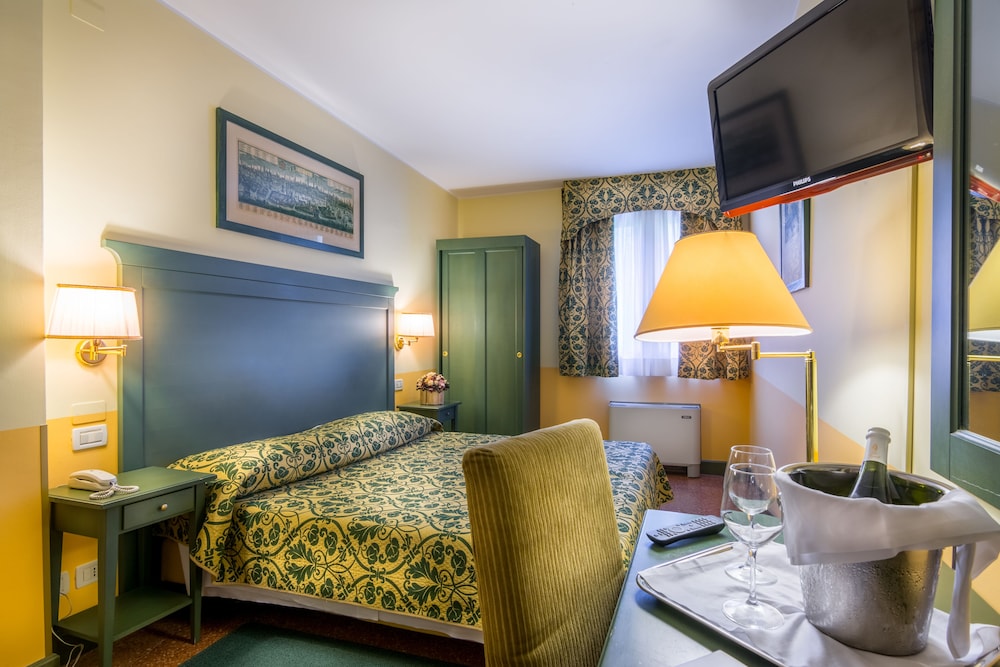 Deluxe Room, Canal View