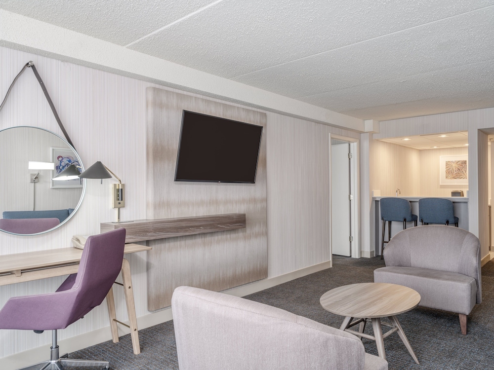 Suite, 1 Bedroom - Photo 3
