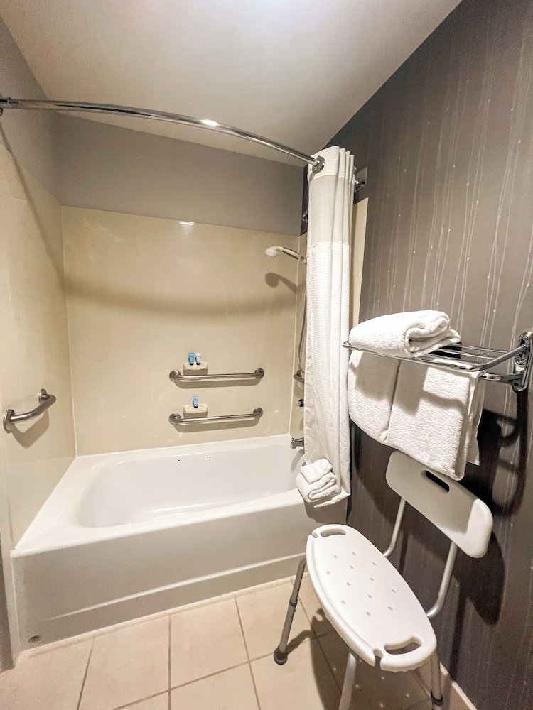 Suite, 1 King Bed, Accessible, Non Smoking - Photo 5