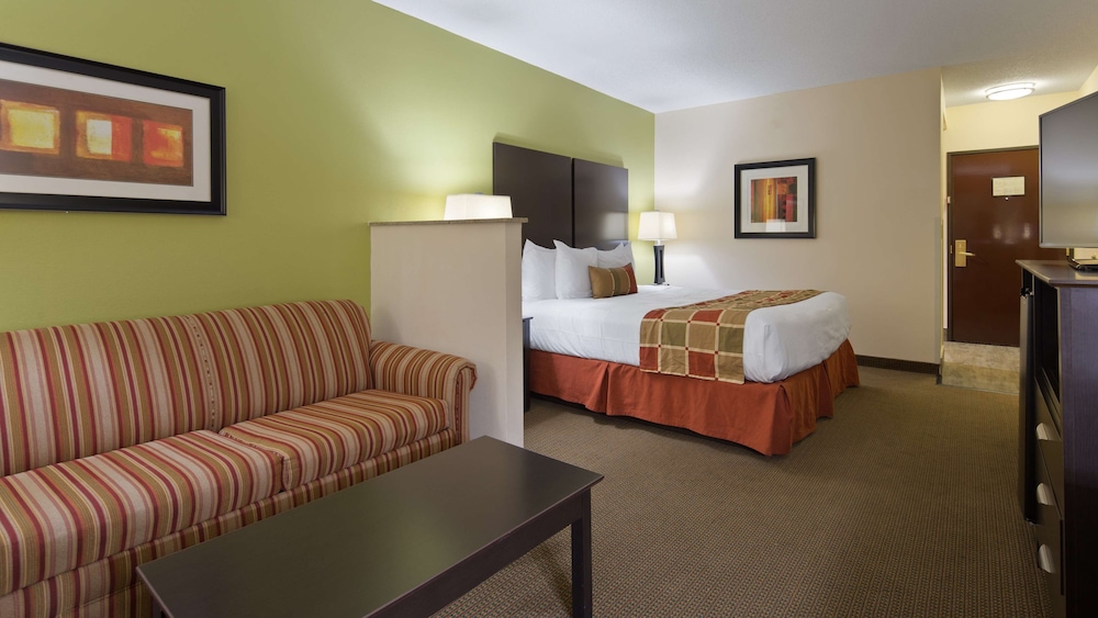 Suite, 1 King Bed, Non Smoking, Jetted Tub - Photo 2