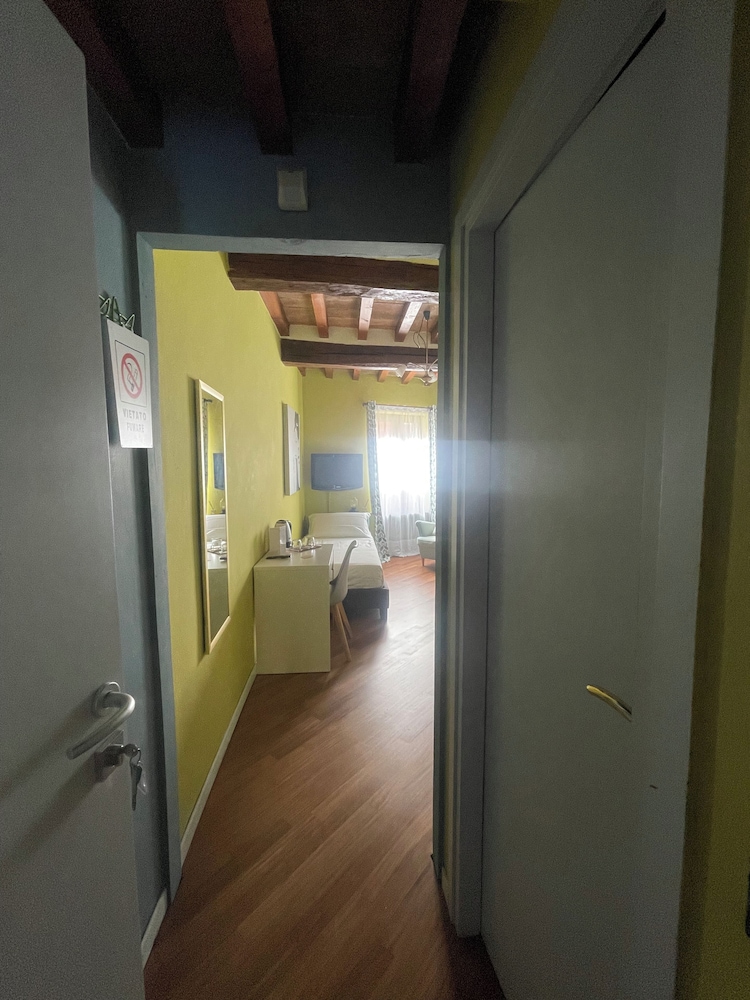 Basic Twin Room, 2 Twin Beds - Photo 4