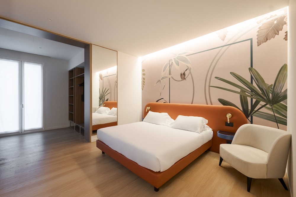 Studio Suite, 1 King Bed, Kitchenette, Courtyard Area