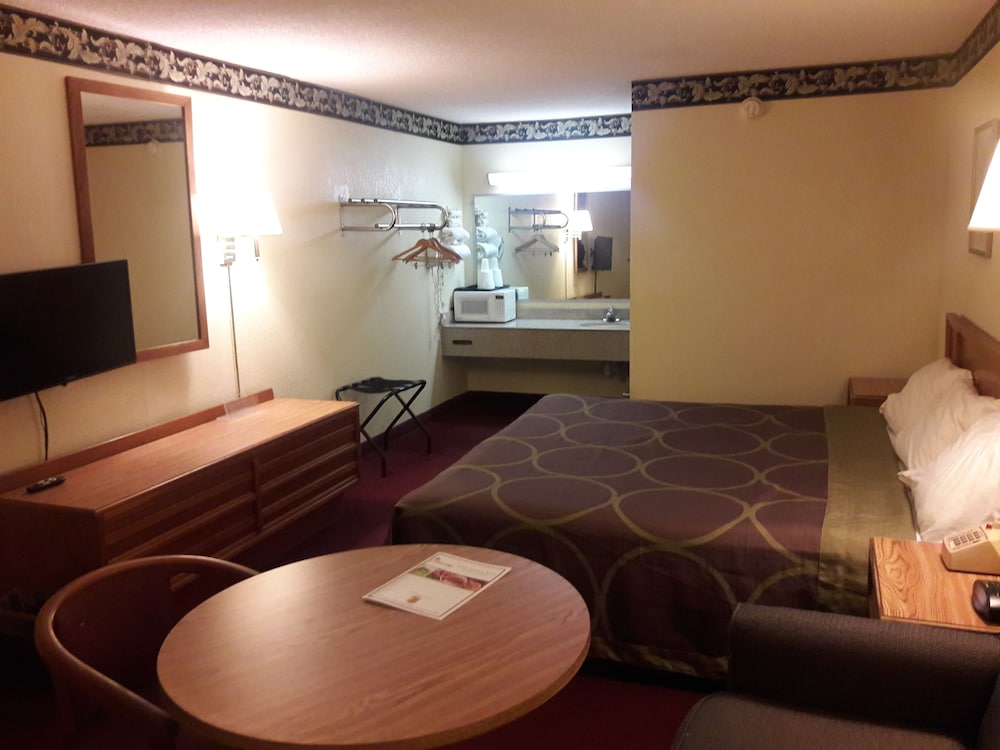 Standard Room, 1 King Bed, Non Smoking photo 2