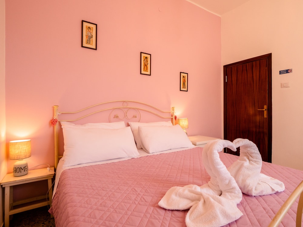 Basic Double Or Twin Room, Shared Bathroom
