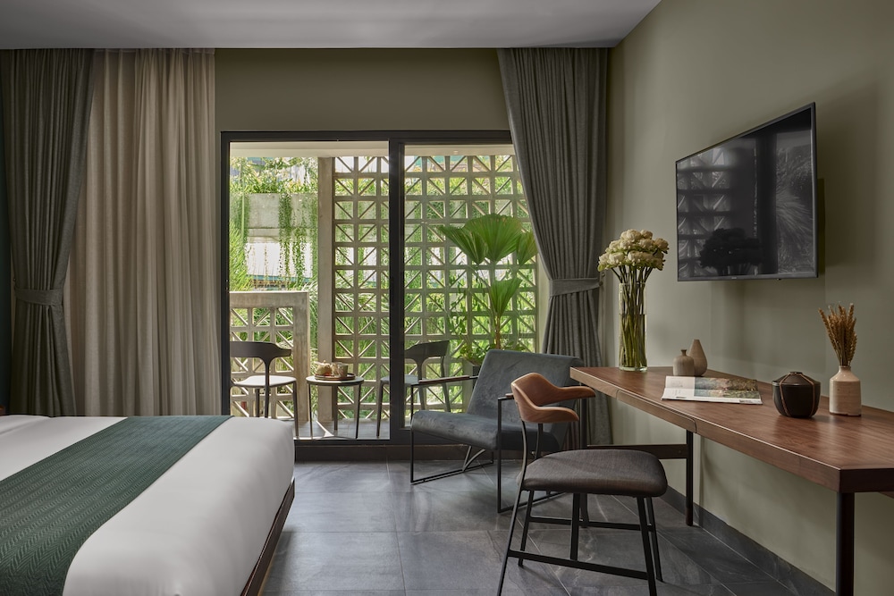 Superior Room, Balcony, Pool View