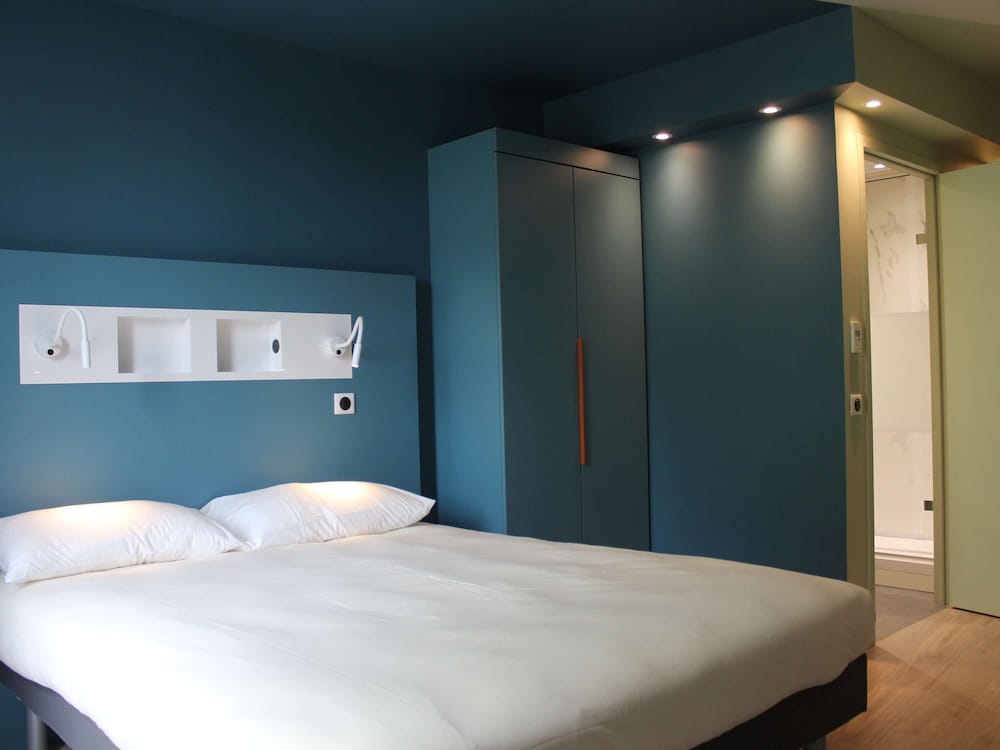Standard Room, Multiple Beds - Photo 7