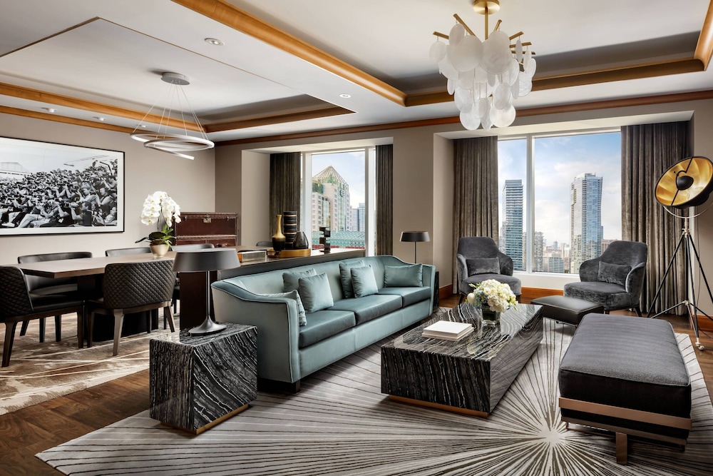 Club Suite, 1 King Bed, City View