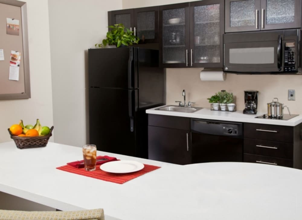 Studio Suite, 1 Queen Bed, Mobility Accessible (Mobility, Roll-In Shower) photo 2