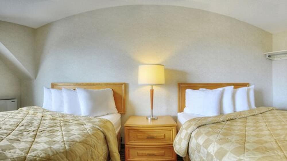 Standard Double Room, 2 Double Beds, Non Smoking - Photo 7