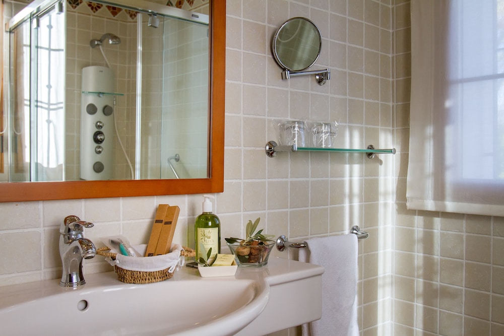 Classic Double Room - Photo 9