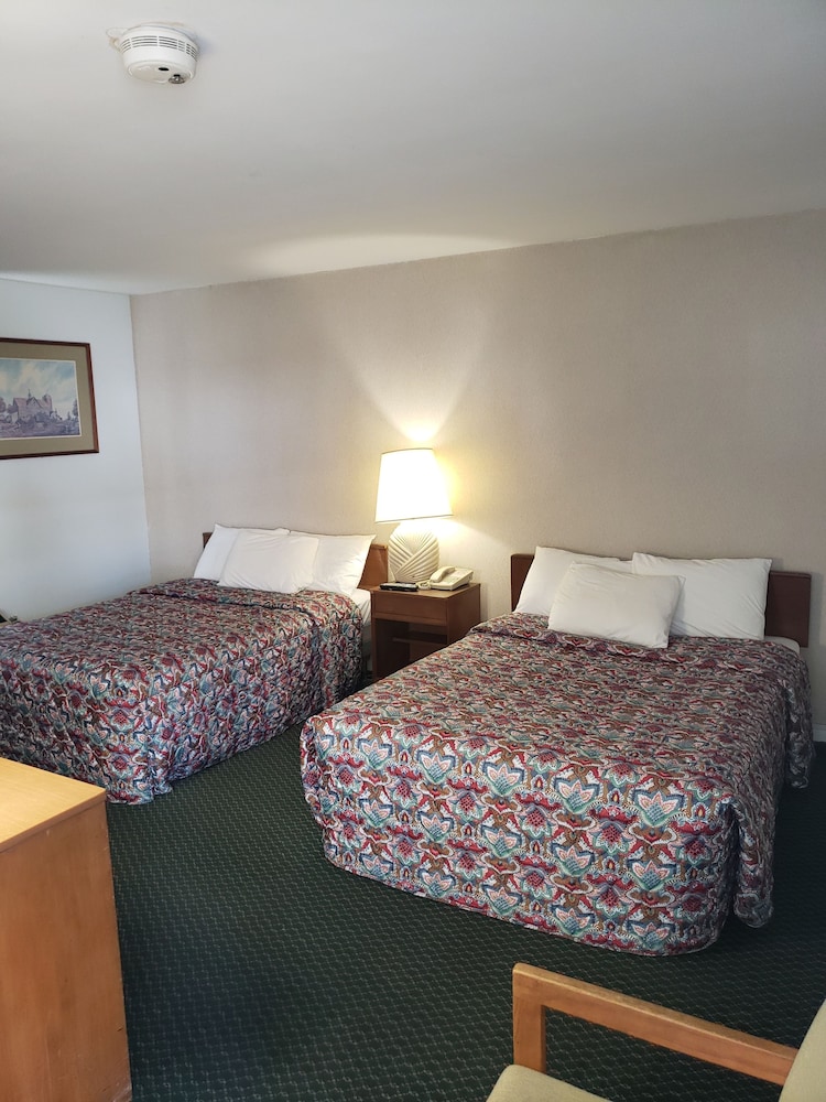 Economy Room, 2 Queen Beds