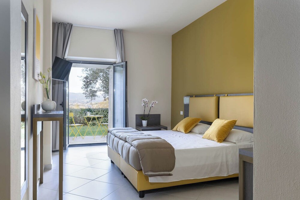 Classic Double or Twin Room, Balcony, Garden View photo 1