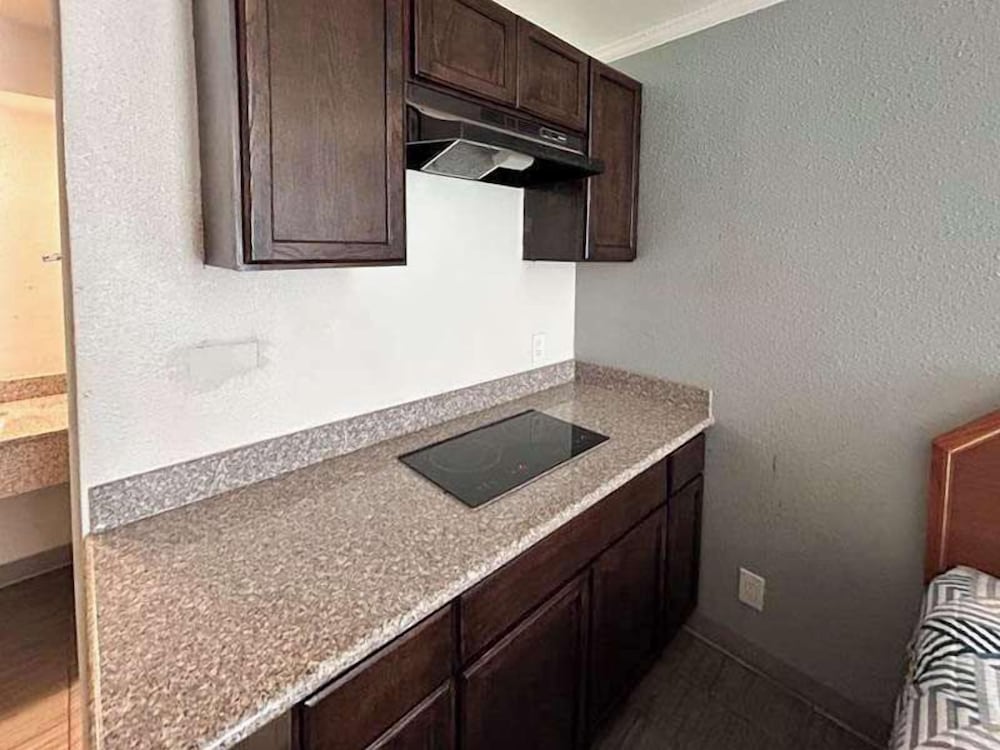 Standard Room, 1 King Bed, Non Smoking, Kitchen
