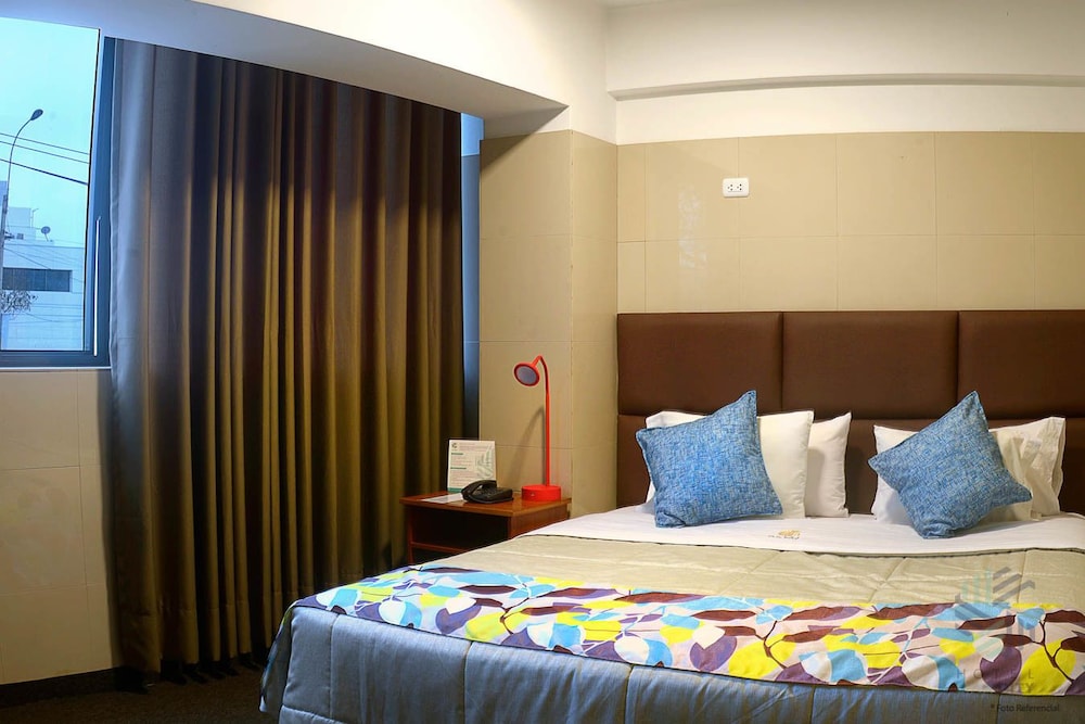 Signature Room, 1 King Bed photo 2